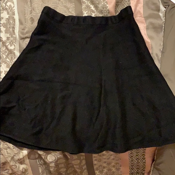 An above the knee skirt - Picture 2 of 2